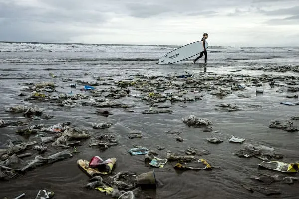 Déchets plastiques sur l'Ile de Bali