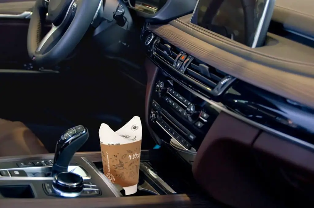 Gobelet carton fillÔcup en voiture